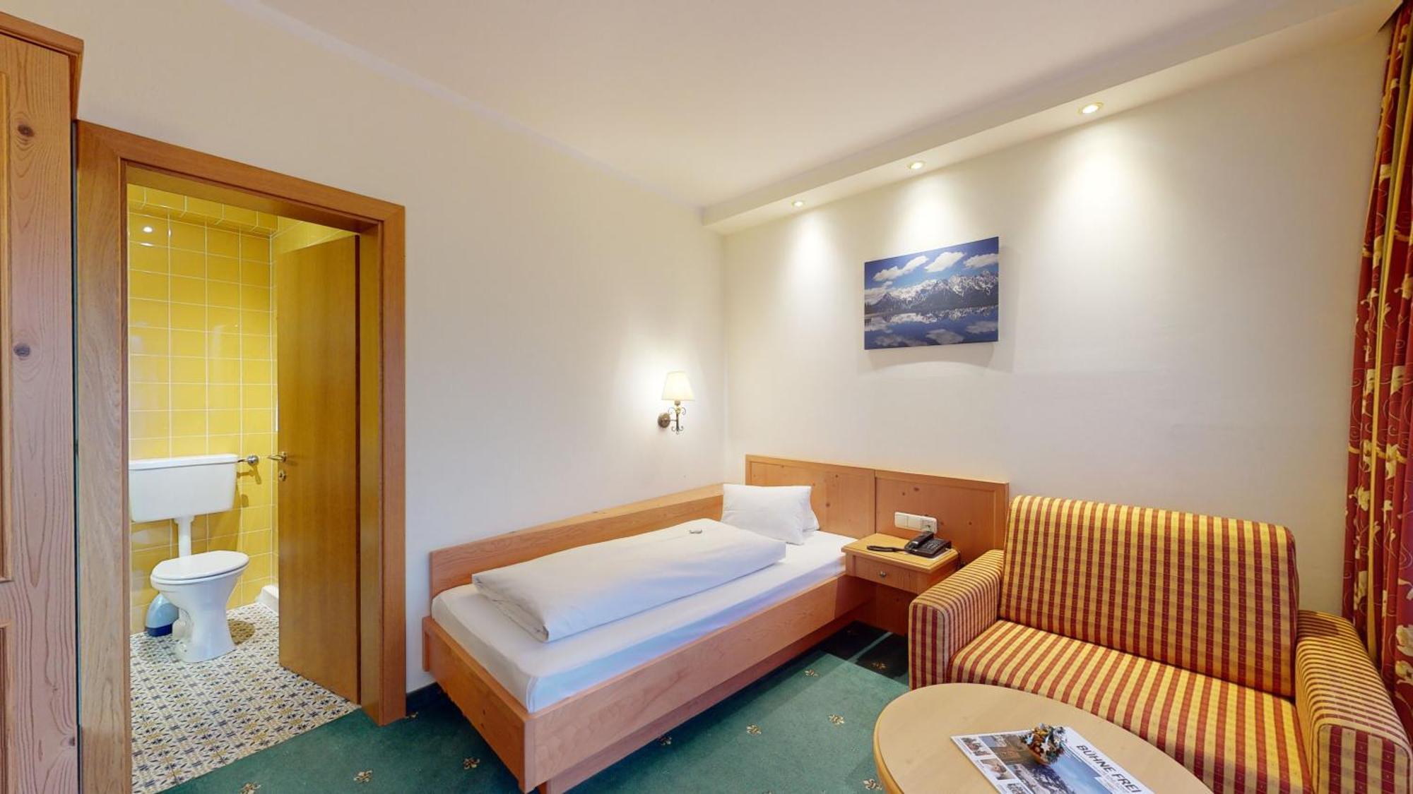 Hotel Tiroler Adler - Bed And Breakfast Вайдринг Екстериор снимка