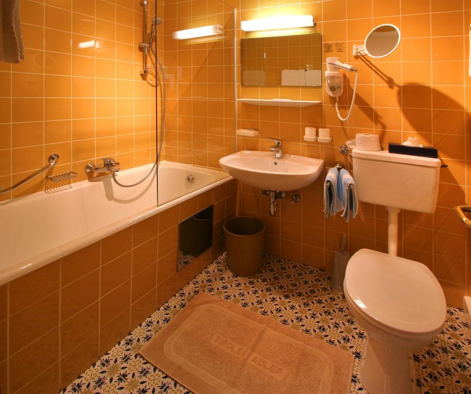 Hotel Tiroler Adler - Bed And Breakfast Вайдринг Екстериор снимка
