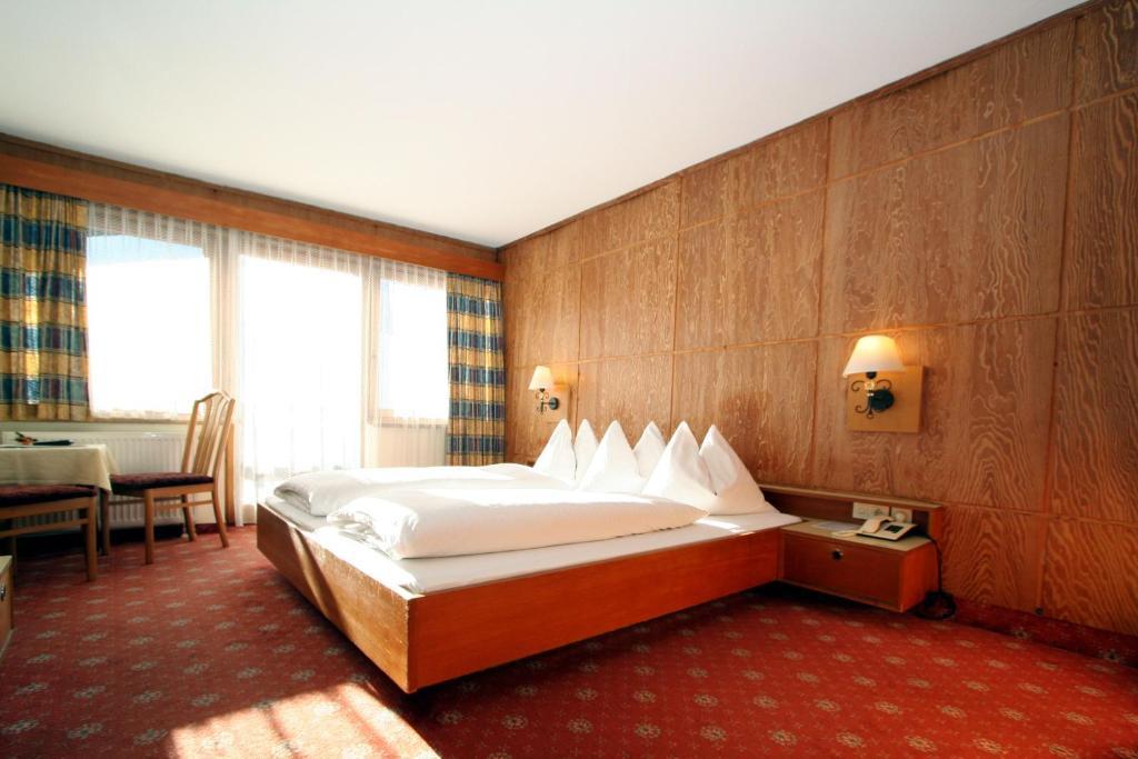 Hotel Tiroler Adler - Bed And Breakfast Вайдринг Стая снимка